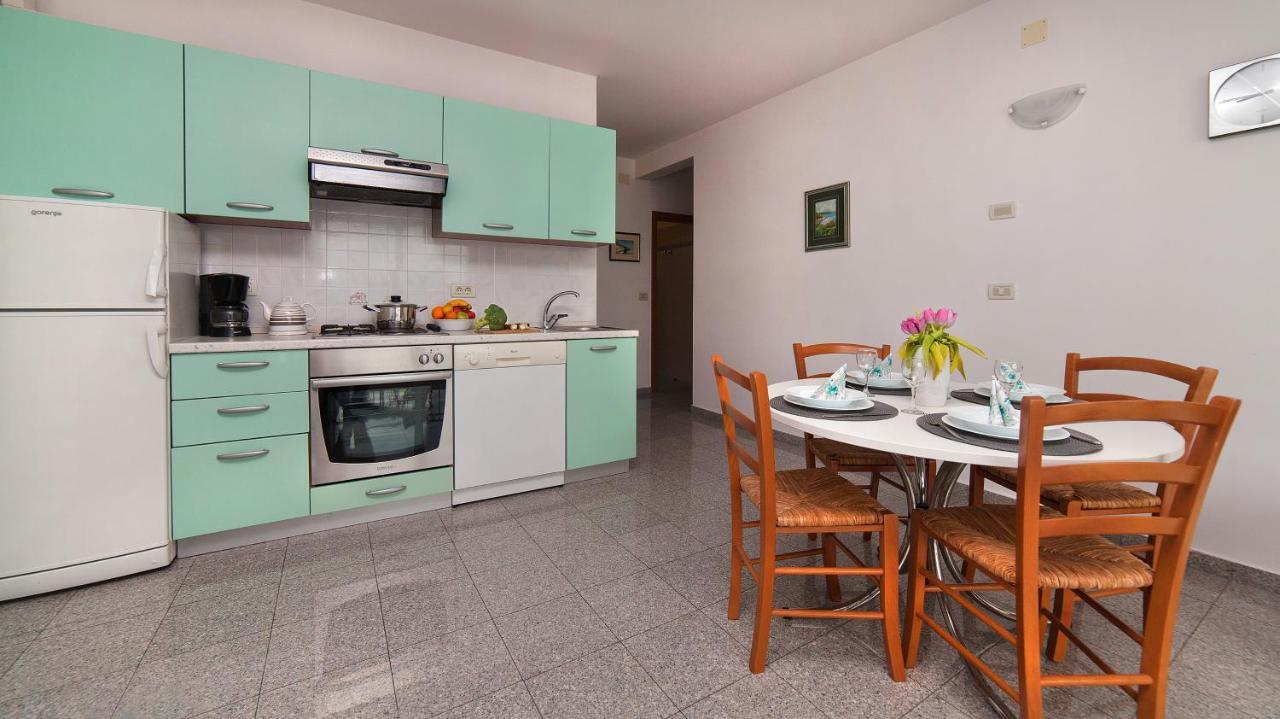 Apartment Villa Lidija Lovran Bagian luar foto